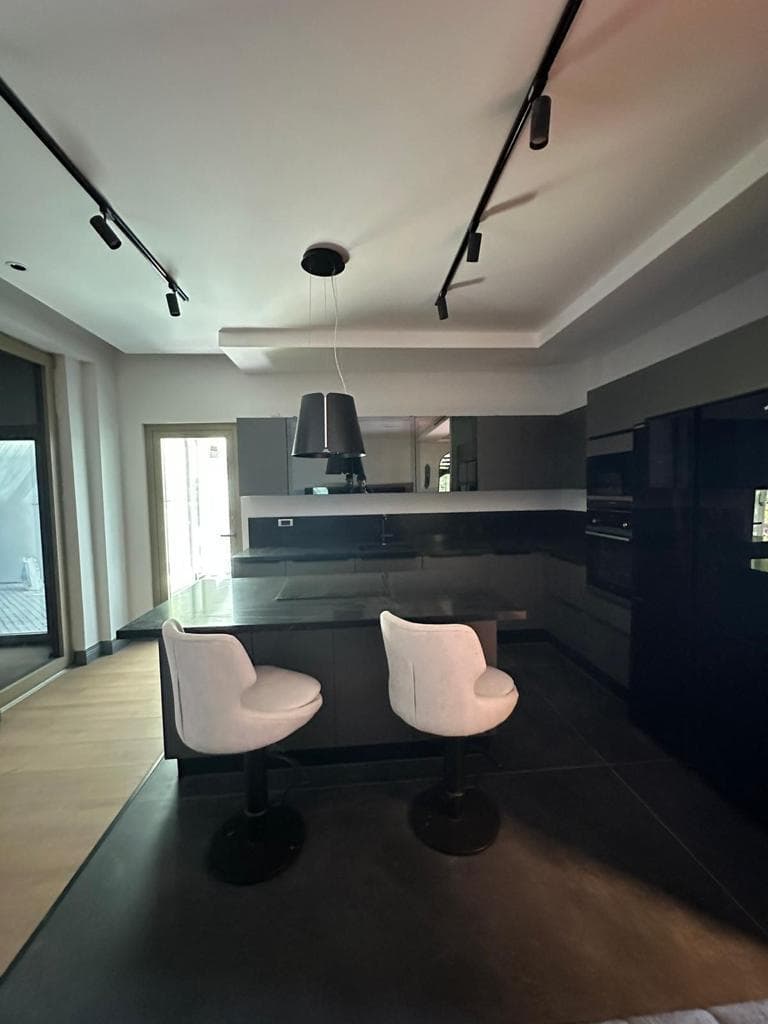 Lüks Mobilya ve Özel Tasarımlar - Uzman mimarlarımız, özgün tasarım projeleri üzerinde çalışıyor. Vista İnşaat, Antalya'da lüks mobilya ve…